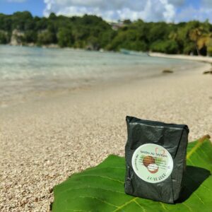 Plein air, décor tropical pour les produits Love Coco Earth.